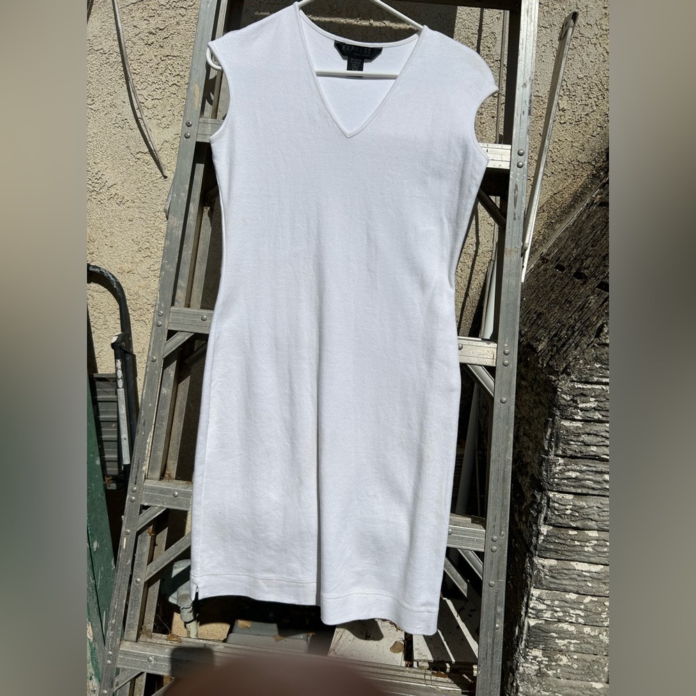 WHITE SLEEVELESS SHEATH BY EXPRESS SZ 9-10 JR.